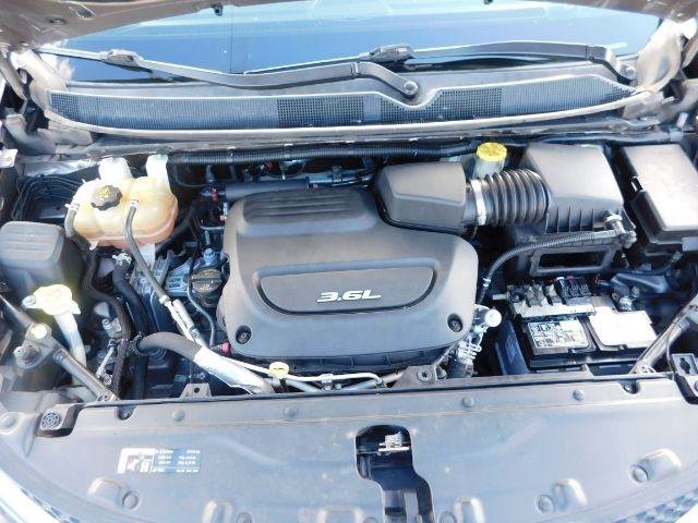 Used 2017 Chrysler Pacifica Touring image 16