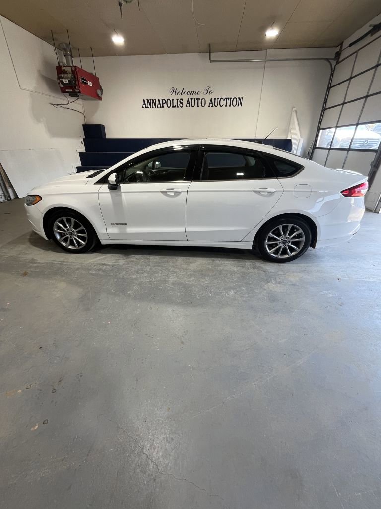 Used 2017 Ford Fusion SE image 1