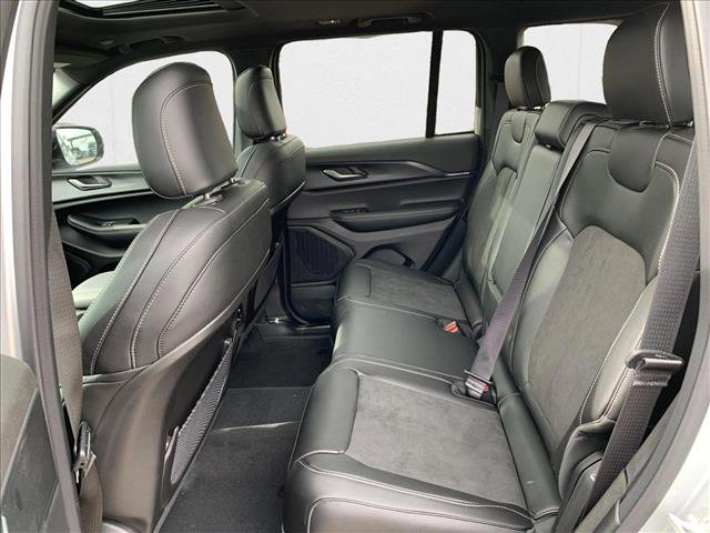 New 2025 Jeep Grand Cherokee Altitude image 20