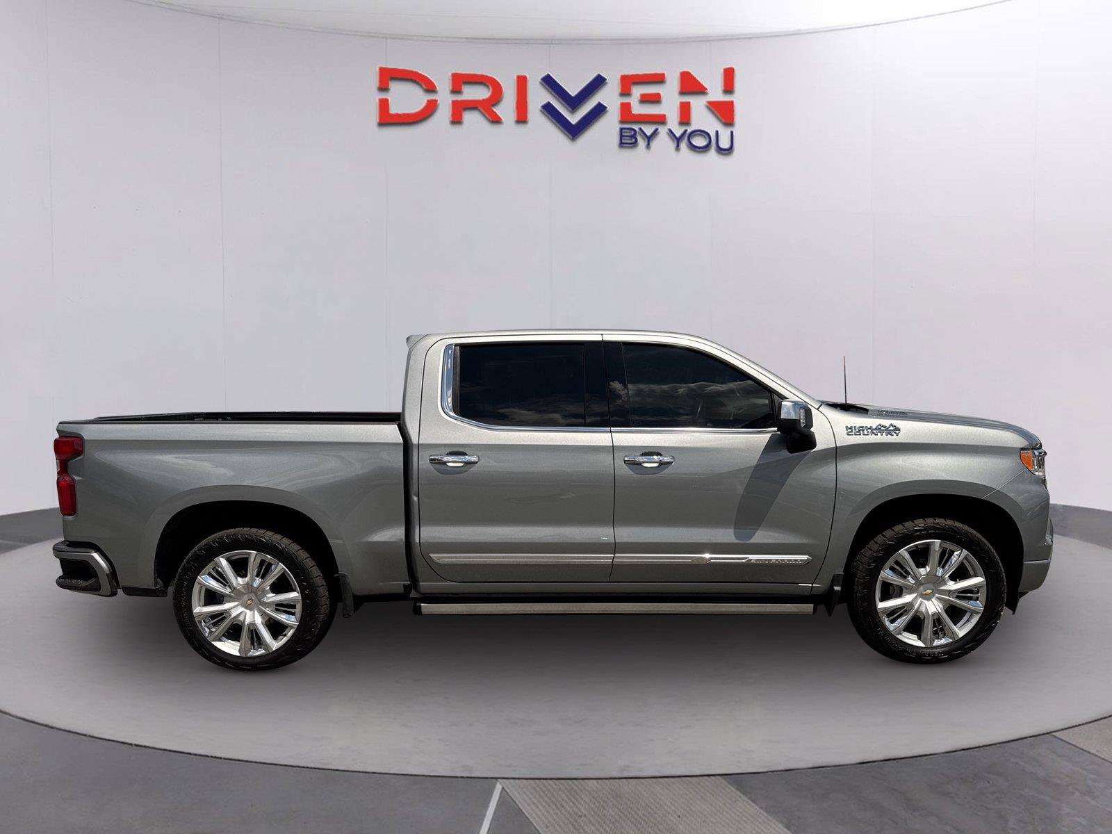 Used 2025 Chevrolet Silverado 1500 High Country AWD/4WD image 3