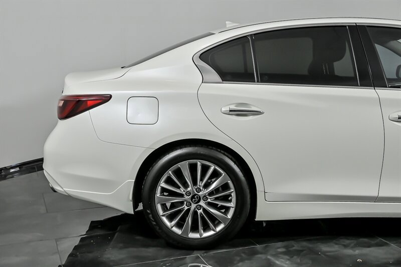 Used 2020 INFINITI Q50 Luxe w/ Essential Package (3.0T Luxe) AWD/4WD image 11