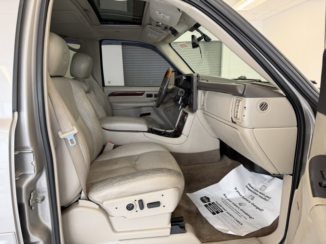 Used 2004 Cadillac Escalade ESV AWD image 22