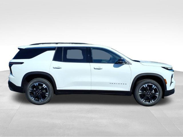 New 2027 Chevrolet Traverse LT w/ Sun and Wheel Package FWD image 2