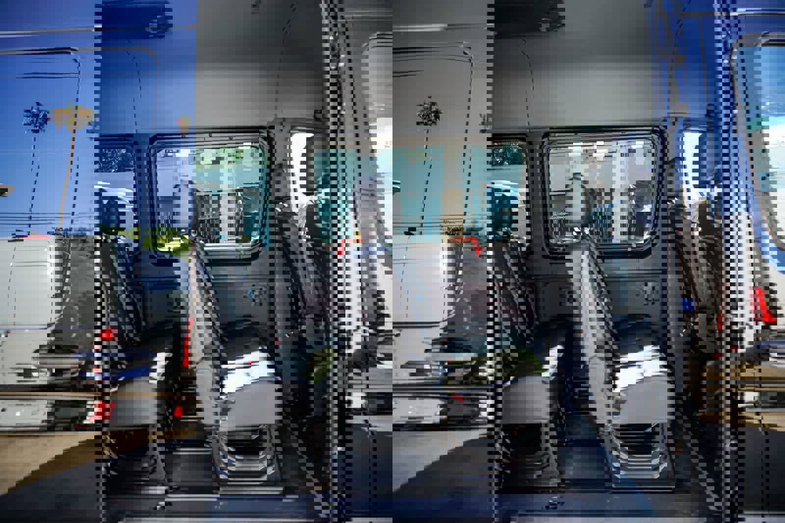 Used 2024 Mercedes-Benz Sprinter 2500 image 16