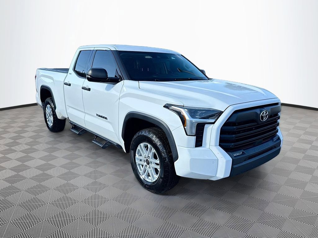 Used 2022 Toyota Tundra SR5 w/ SR5 Convenience Package image 4
