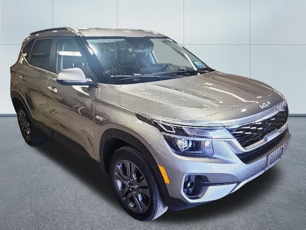 Used 2023 Kia Seltos S w/ Navigation Package AWD/4WD image 2