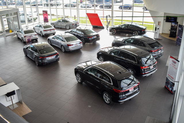 Used 2023 Audi Q3 2.0T Premium w/ Black Optic Sport Package AWD/4WD image 3