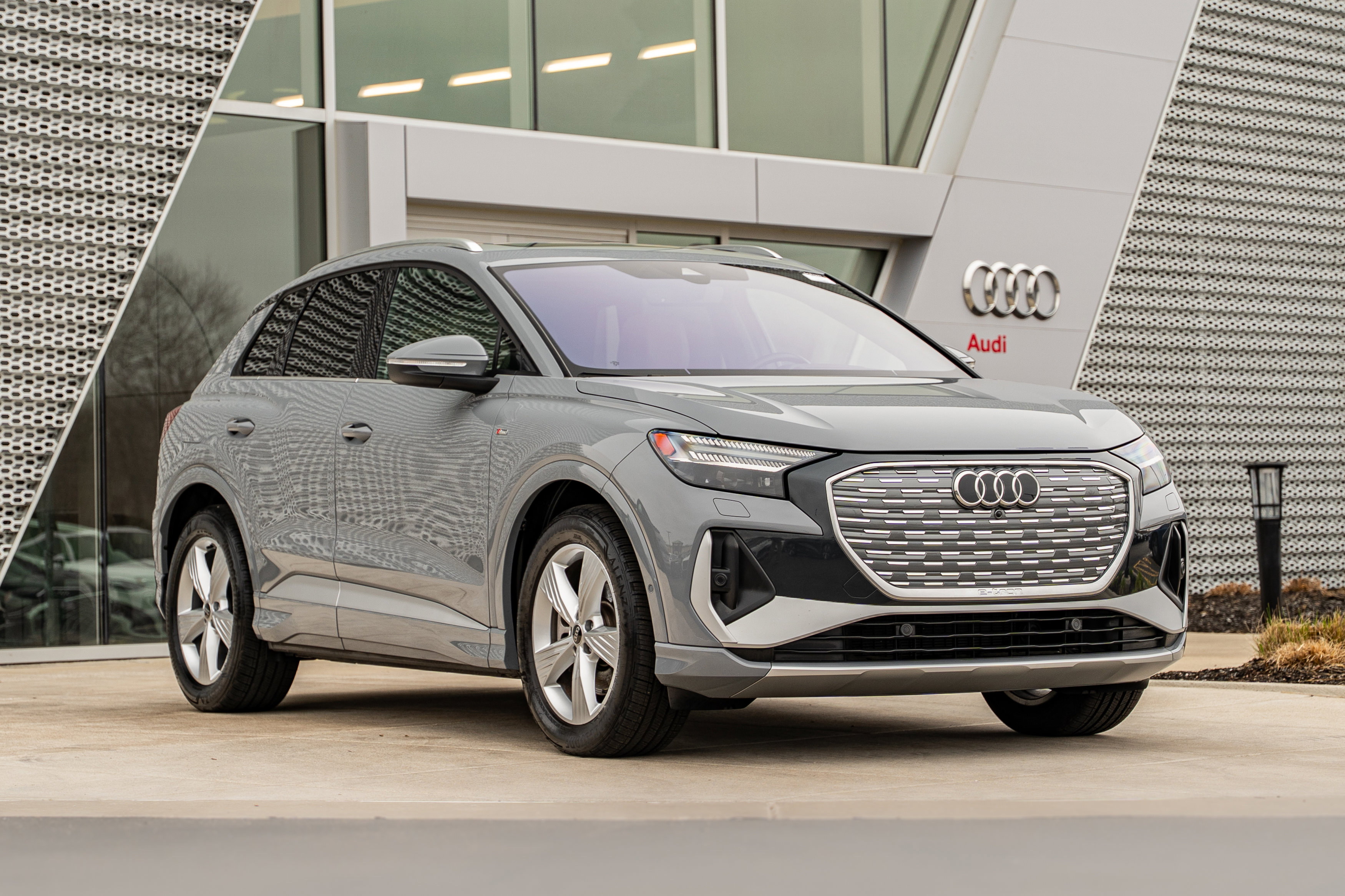 Certified 2024 Audi Q4 e-tron Prestige image 1