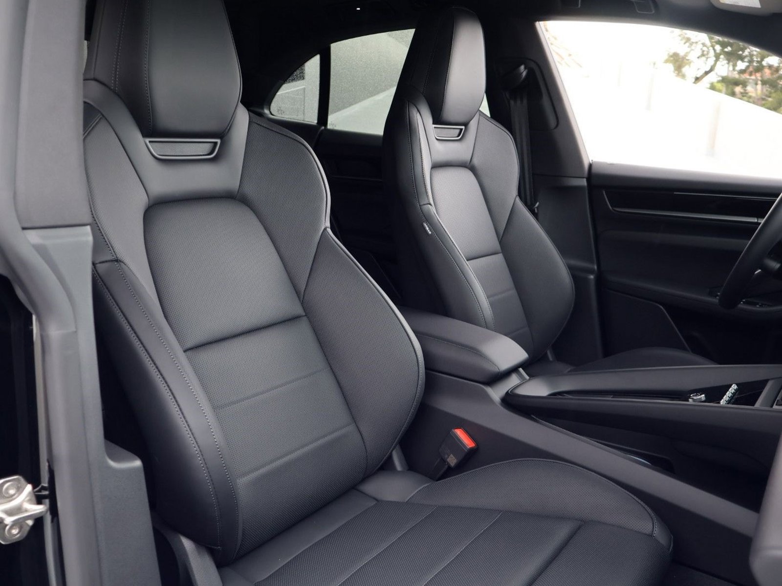 New 2026 Porsche Macan Electric RWD image 24