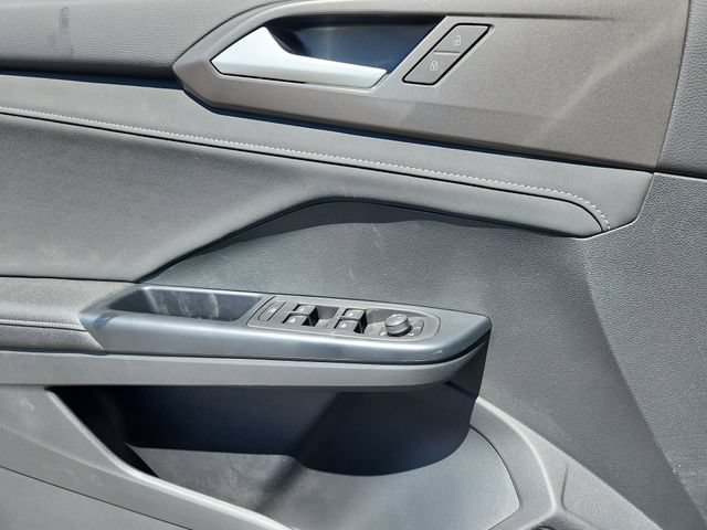 New 2026 Volkswagen Taos SE FWD image 6
