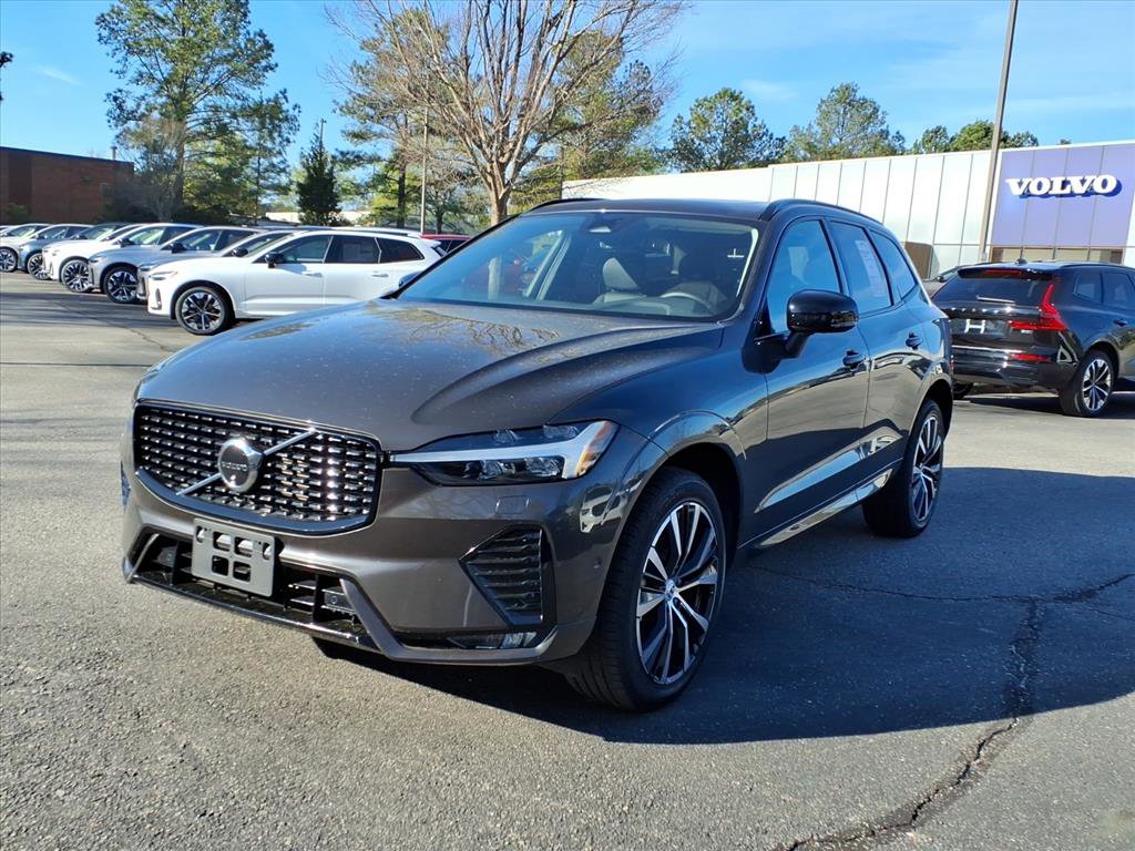 Certified 2025 Volvo XC60 B5 Plus image 9