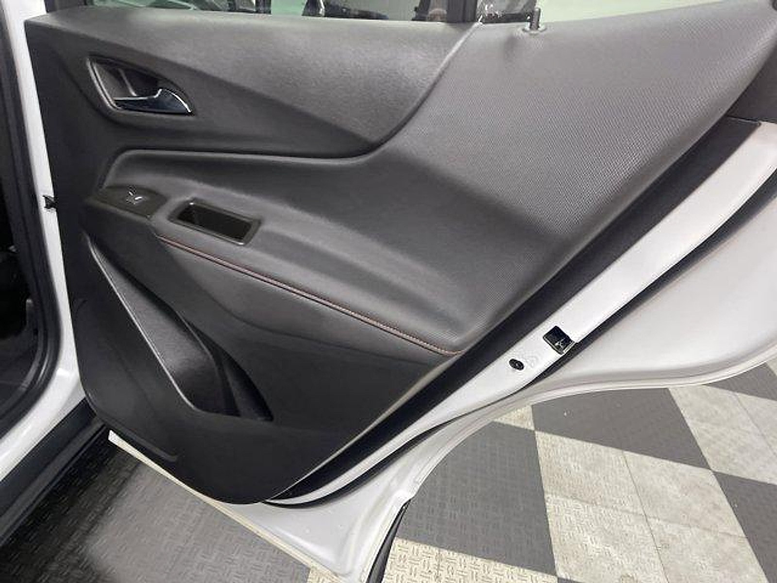 Used 2022 Chevrolet Equinox RS w/ RS Leather Package FWD image 14