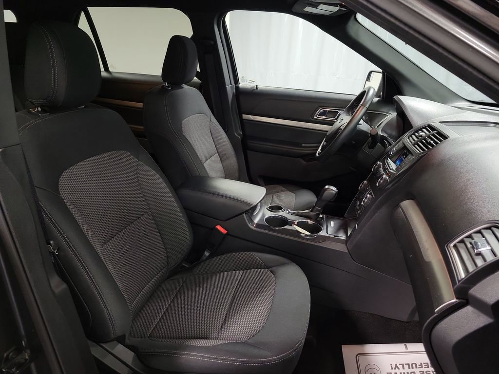 Used 2018 Ford Explorer XLT image 26