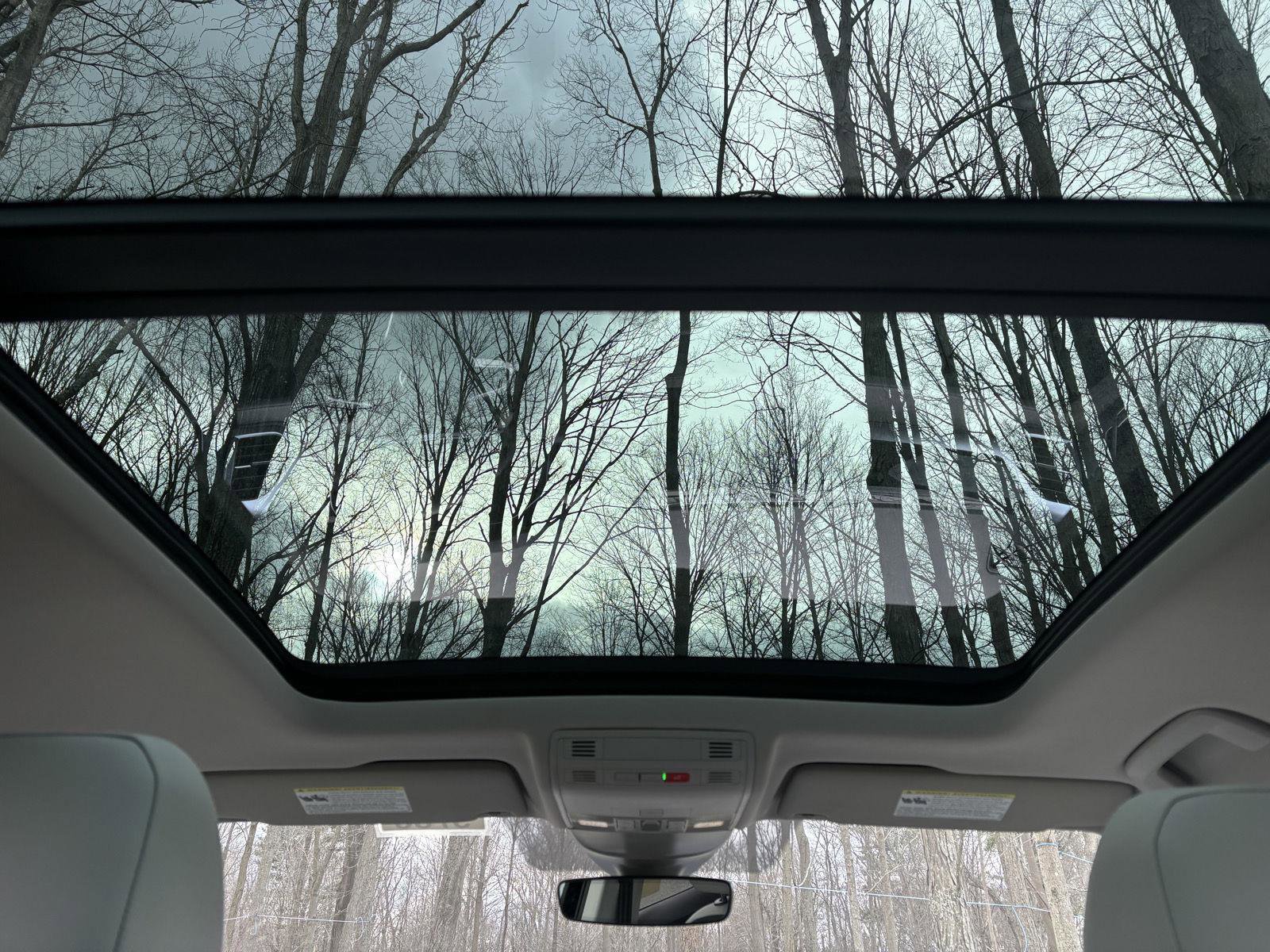 Used 2025 Volkswagen Taos SE w/ Panoramic Sunroof Package image 31