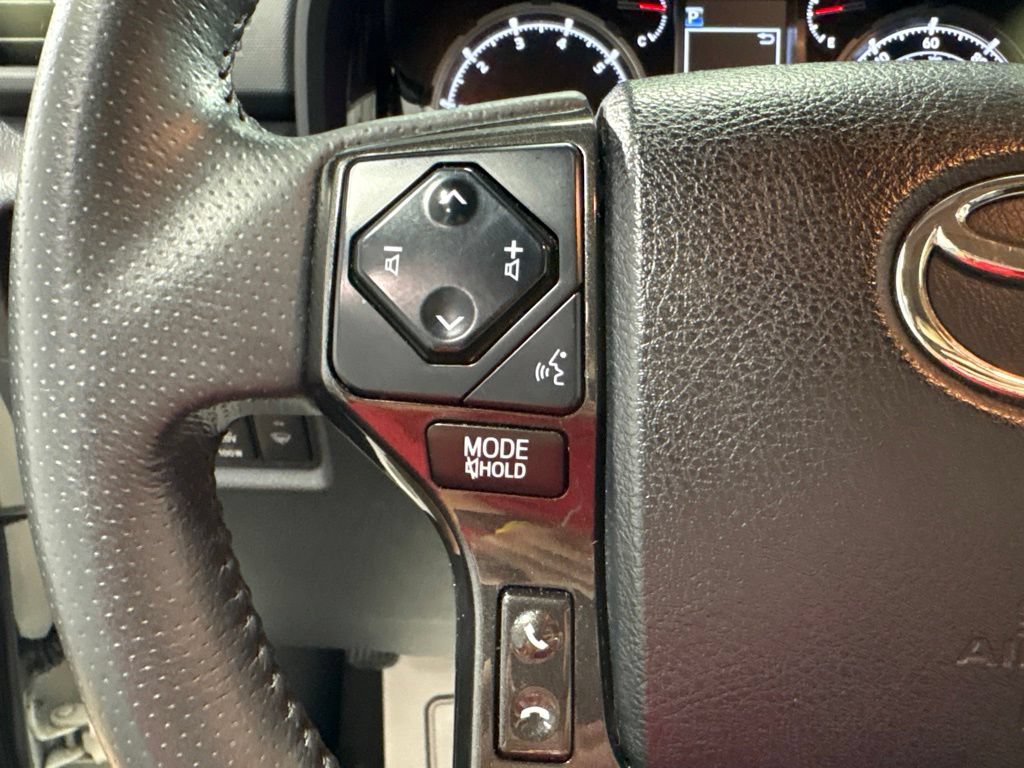 Used 2022 Toyota 4Runner TRD Off-Road Premium AWD/4WD image 35