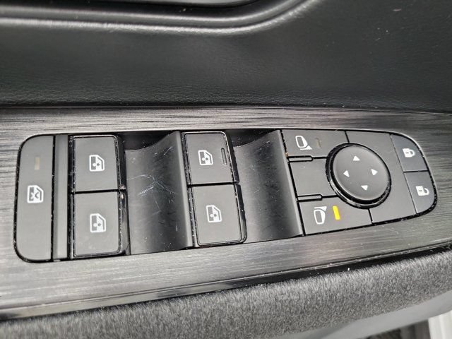 Used 2025 Nissan Kicks SV FWD image 21