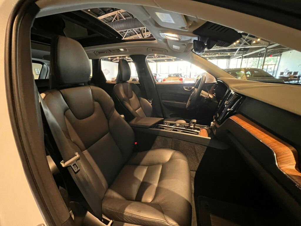 Used 2023 Volvo XC60 B5 Plus image 33