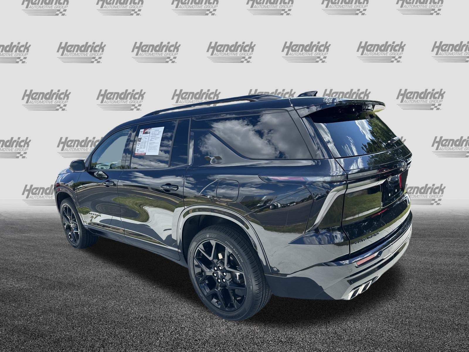 Used 2025 Chevrolet Traverse RS FWD image 8
