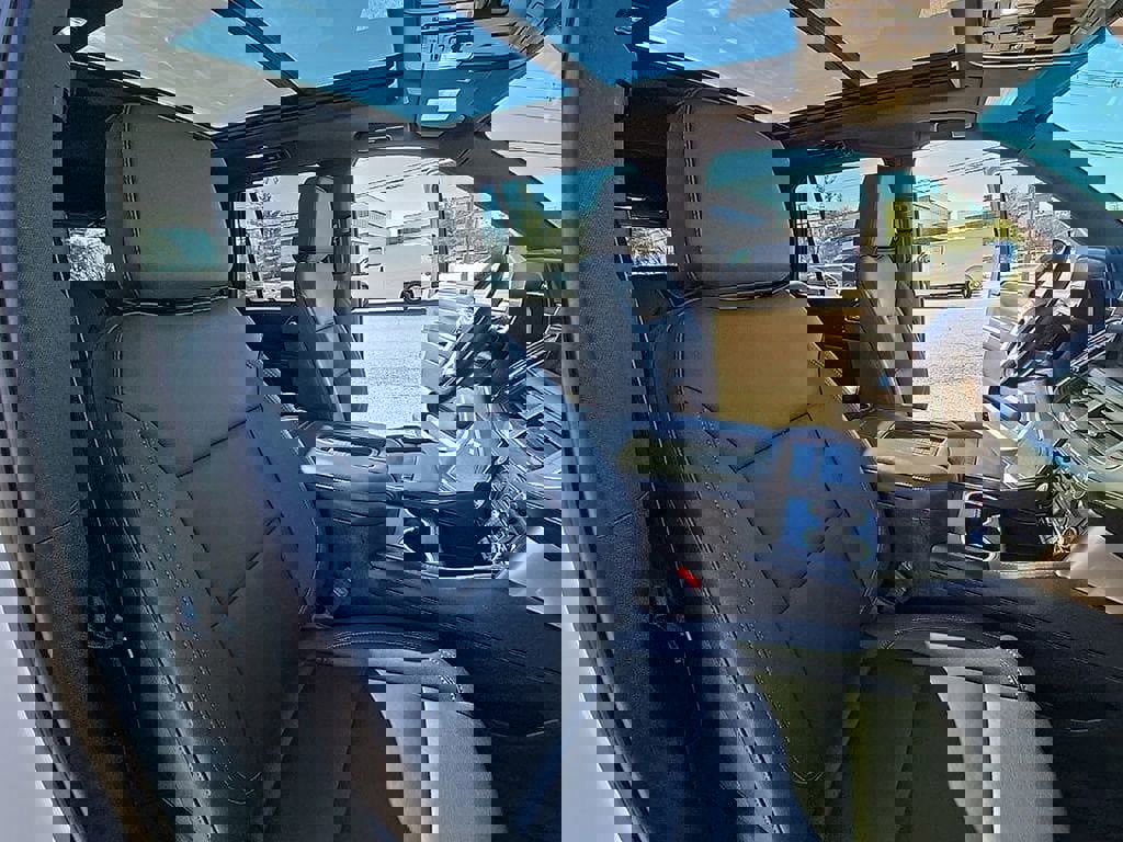 Used 2024 Chevrolet Tahoe Z71 w/ Luxury Package image 30