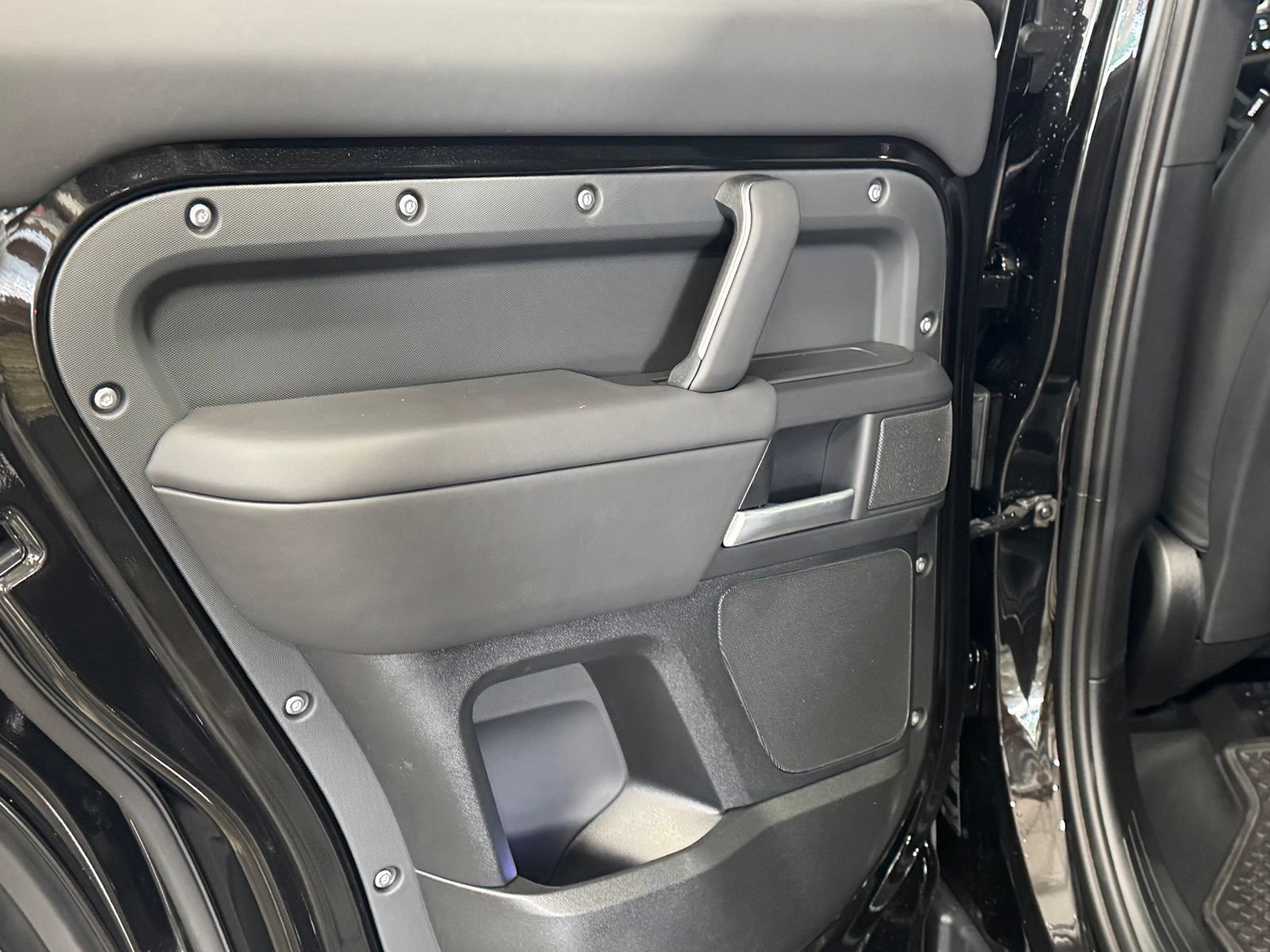 New 2026 Land Rover Defender 110 X-Dynamic SE AWD/4WD image 34