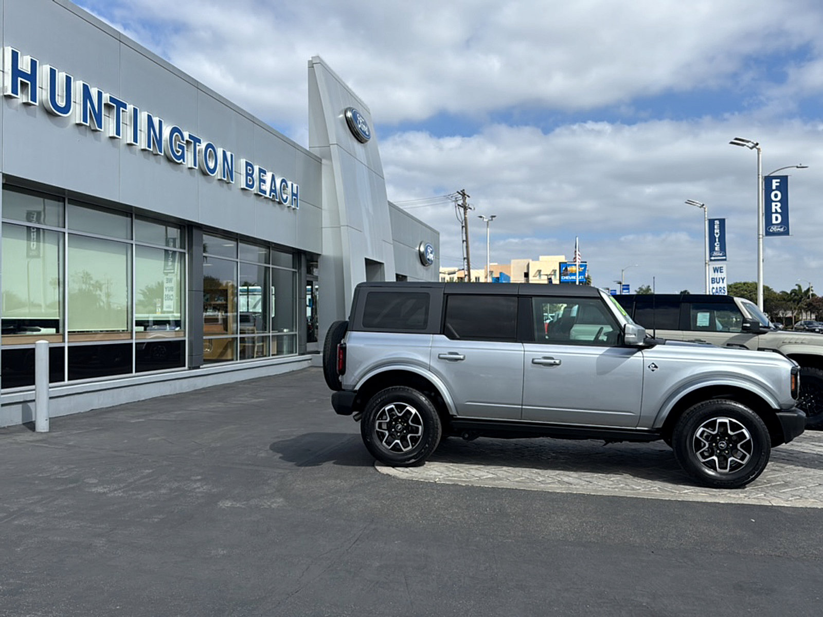 Used 2024 Ford Bronco Outer Banks AWD/4WD image 3