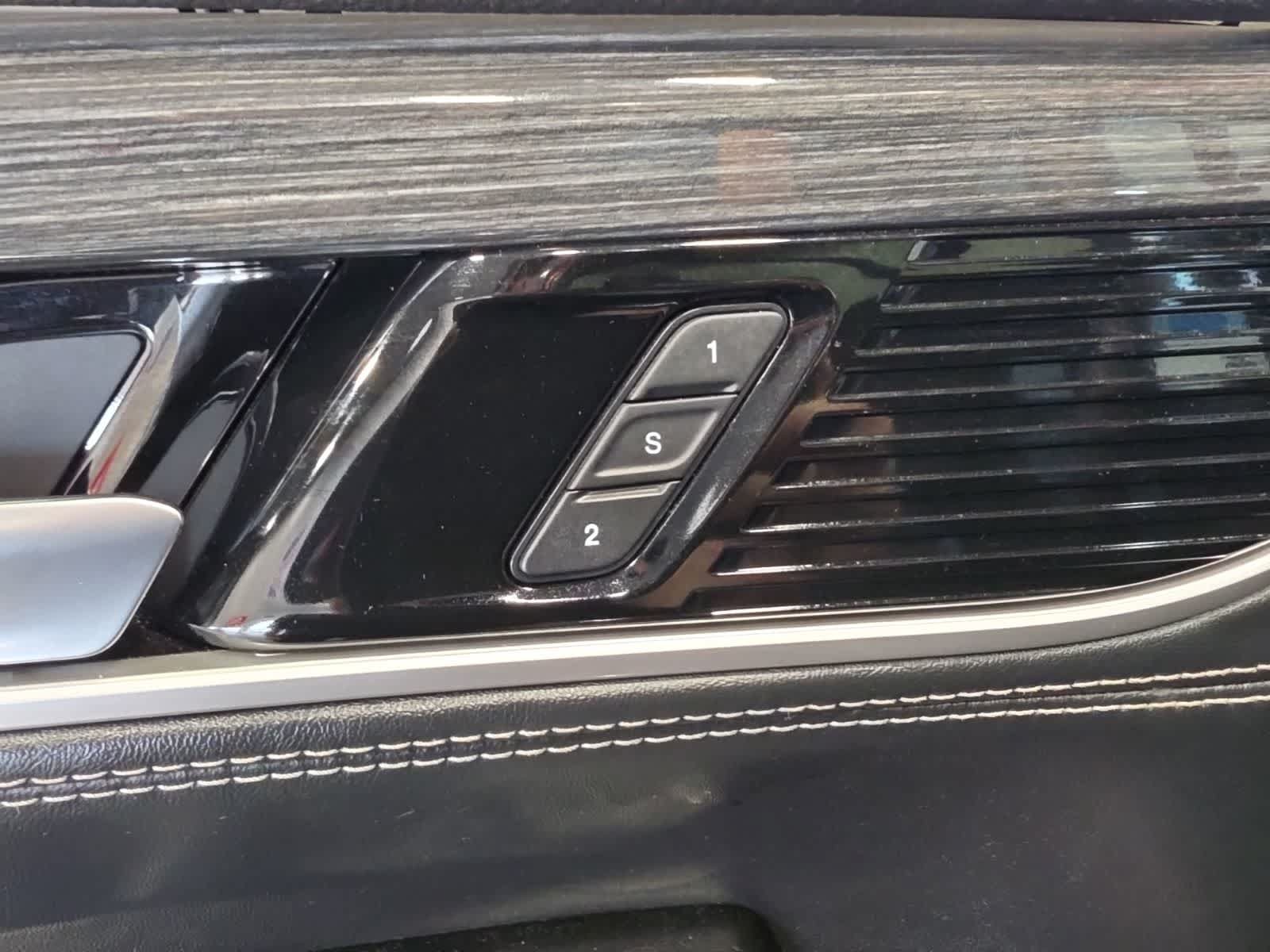 Used 2022 Jeep Wagoneer Series III w/ Premium Group I AWD/4WD image 23