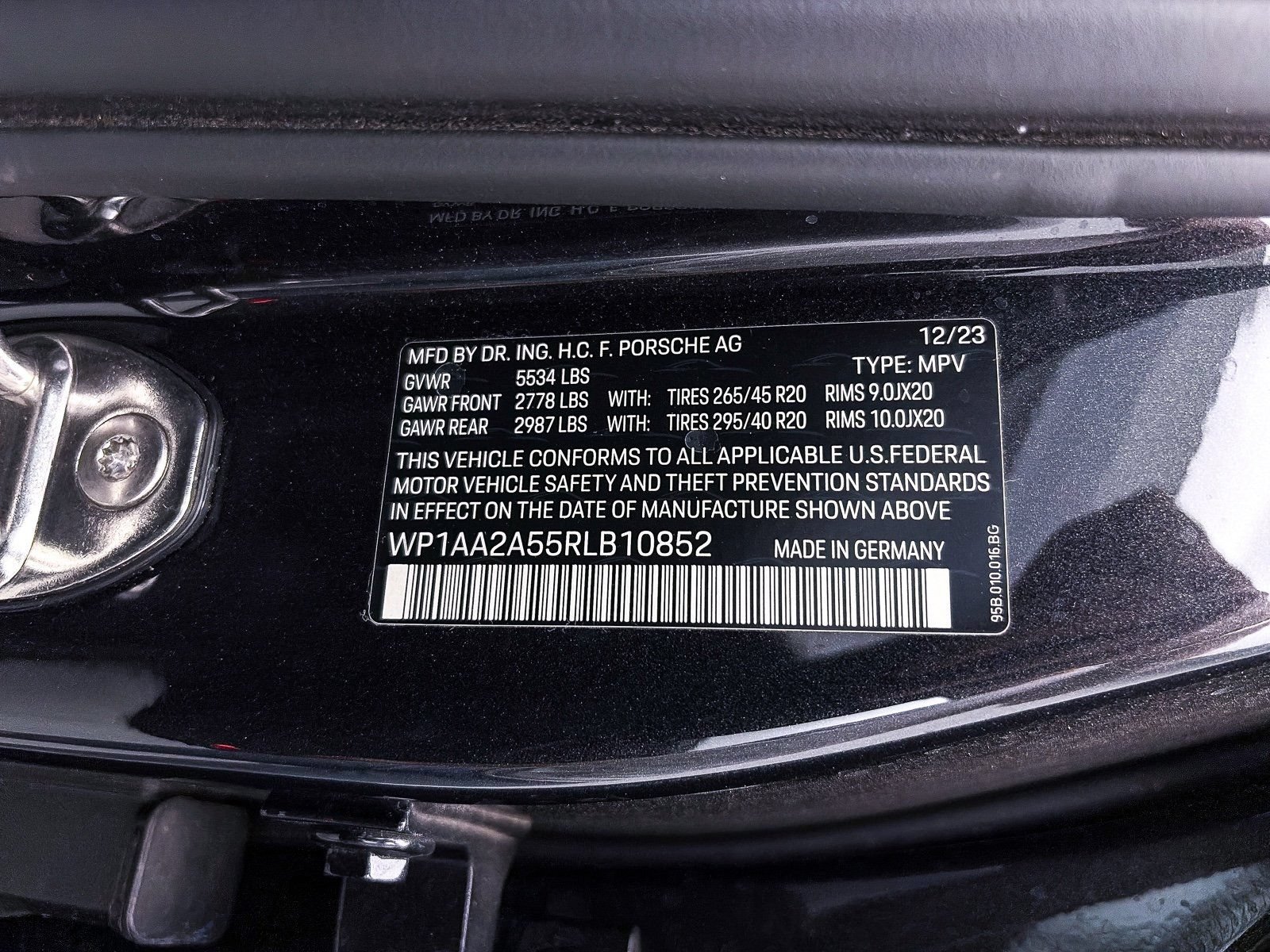 Used 2024 Porsche Macan AWD/4WD image 41