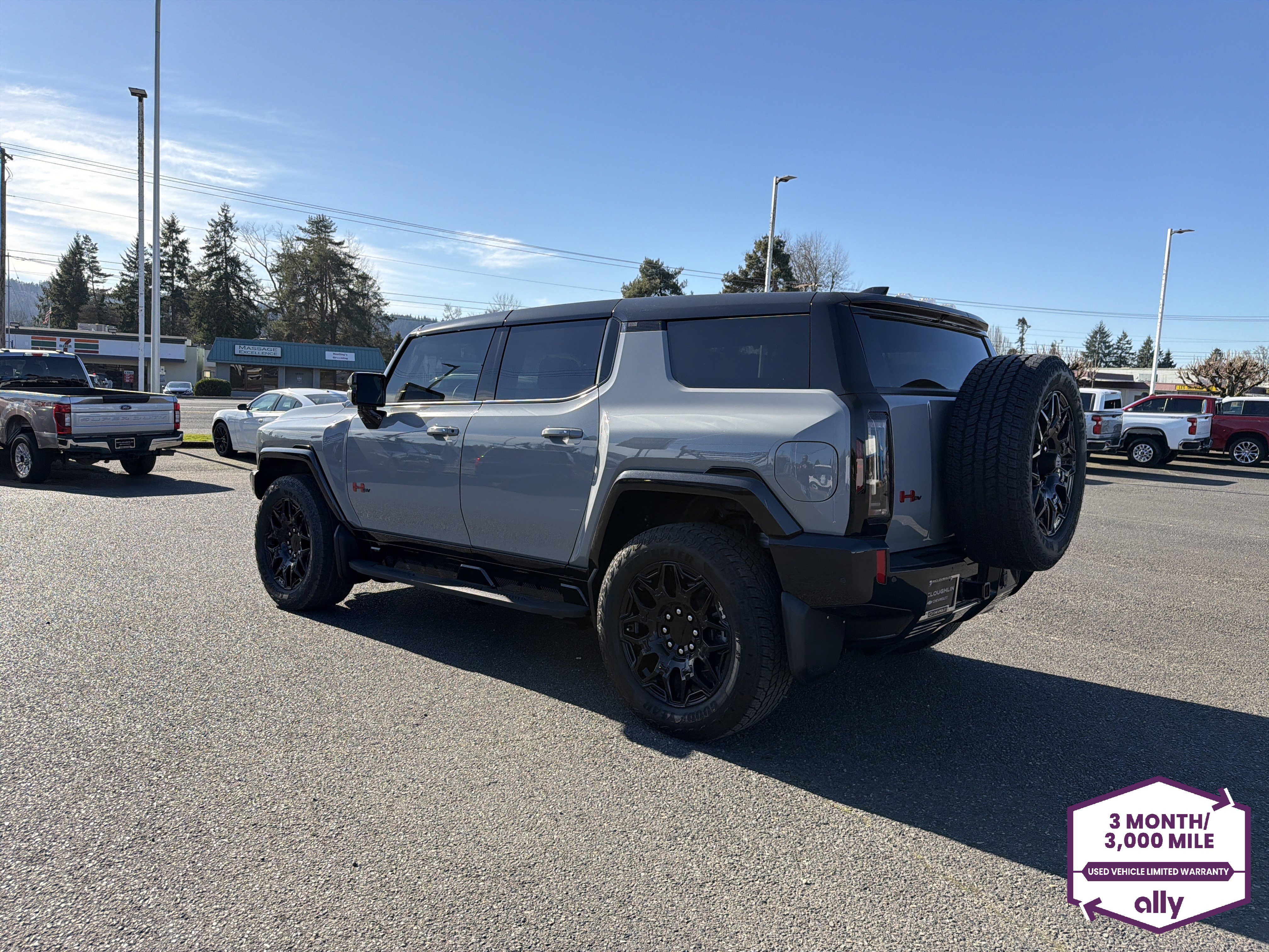 Used 2024 GMC Hummer EV 2X w/ LPO, Illumination Package AWD/4WD image 3