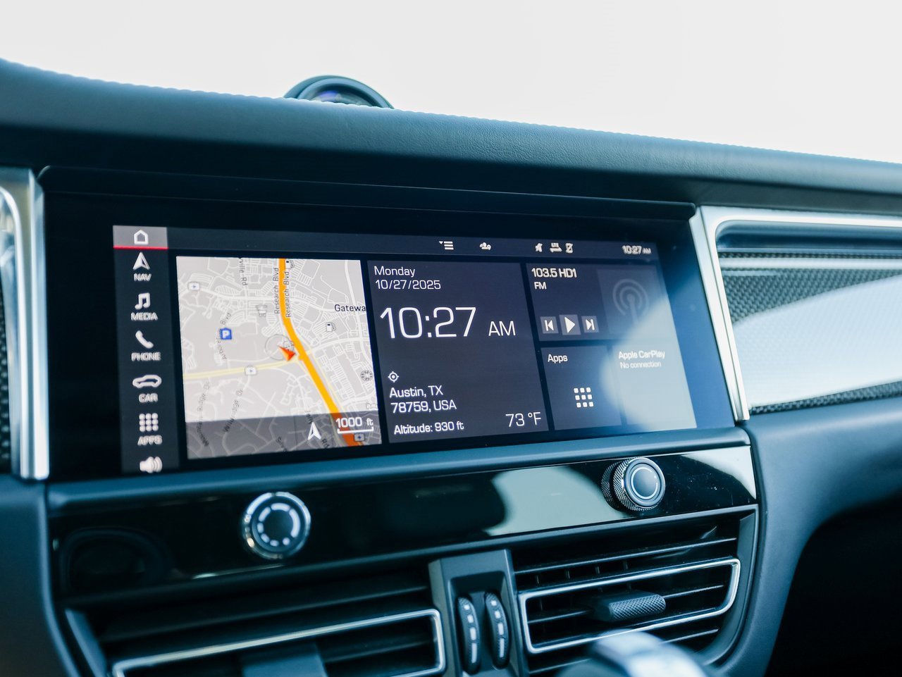 Certified 2024 Porsche Macan GTS image 18