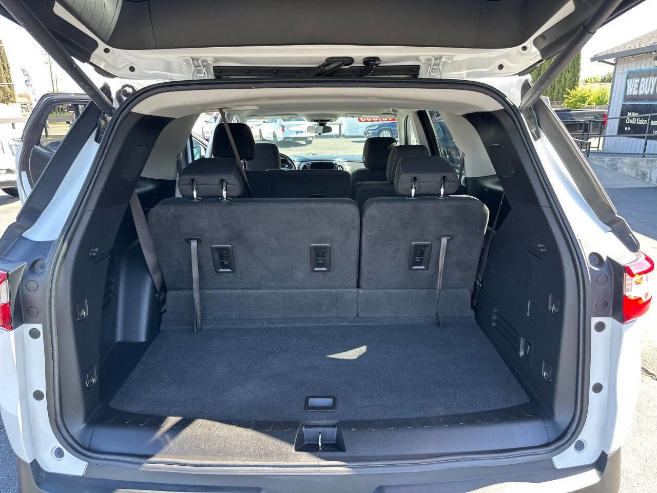 Used 2020 Chevrolet Traverse LT FWD image 19