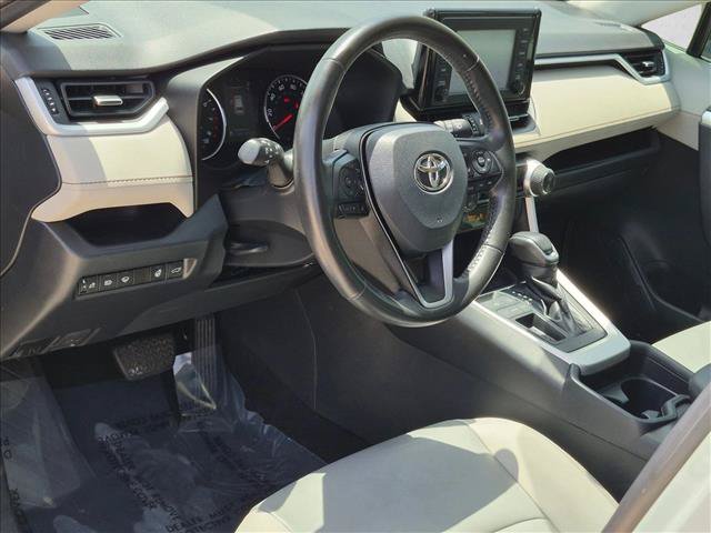 Used 2019 Toyota RAV4 XLE Premium w/ Cold Weather Package FWD image 9