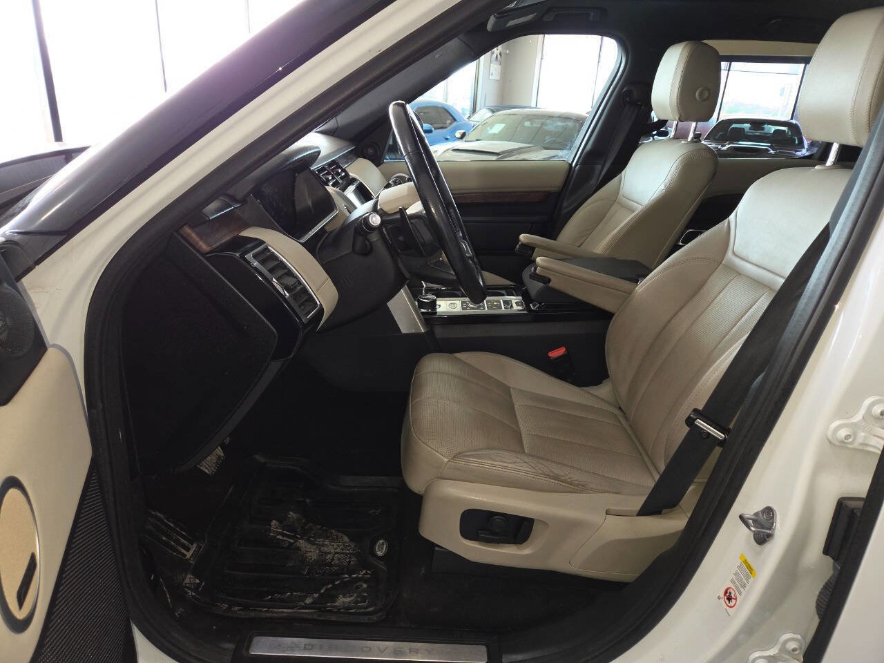 Used 2019 Land Rover Discovery HSE AWD/4WD image 13
