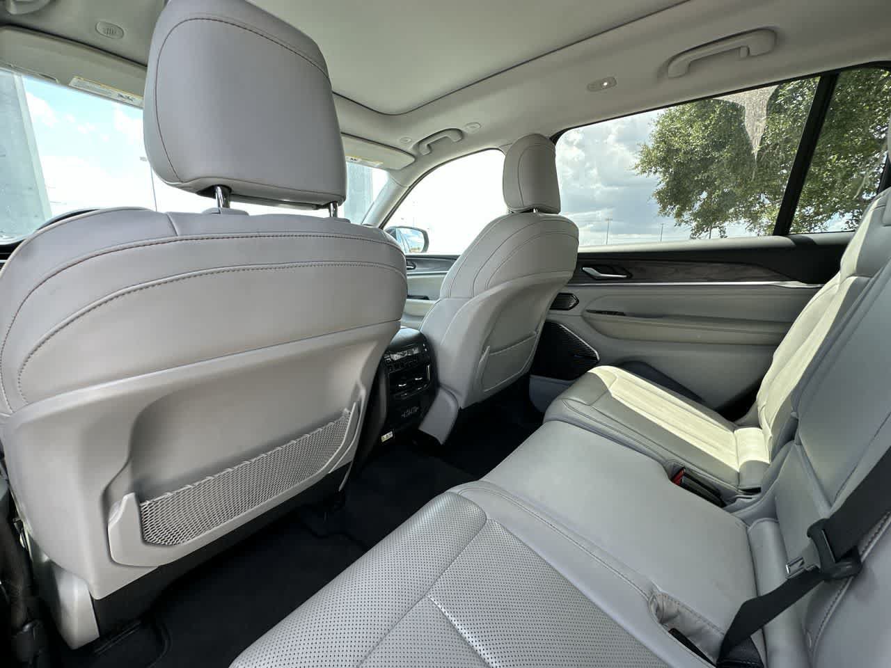 Certified 2022 Jeep Grand Cherokee L Overland RWD image 17