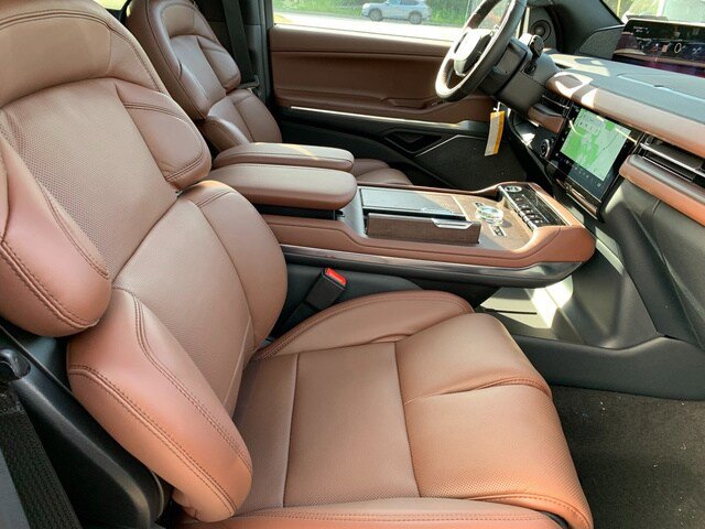 New 2026 Lincoln Navigator L Reserve AWD/4WD image 18