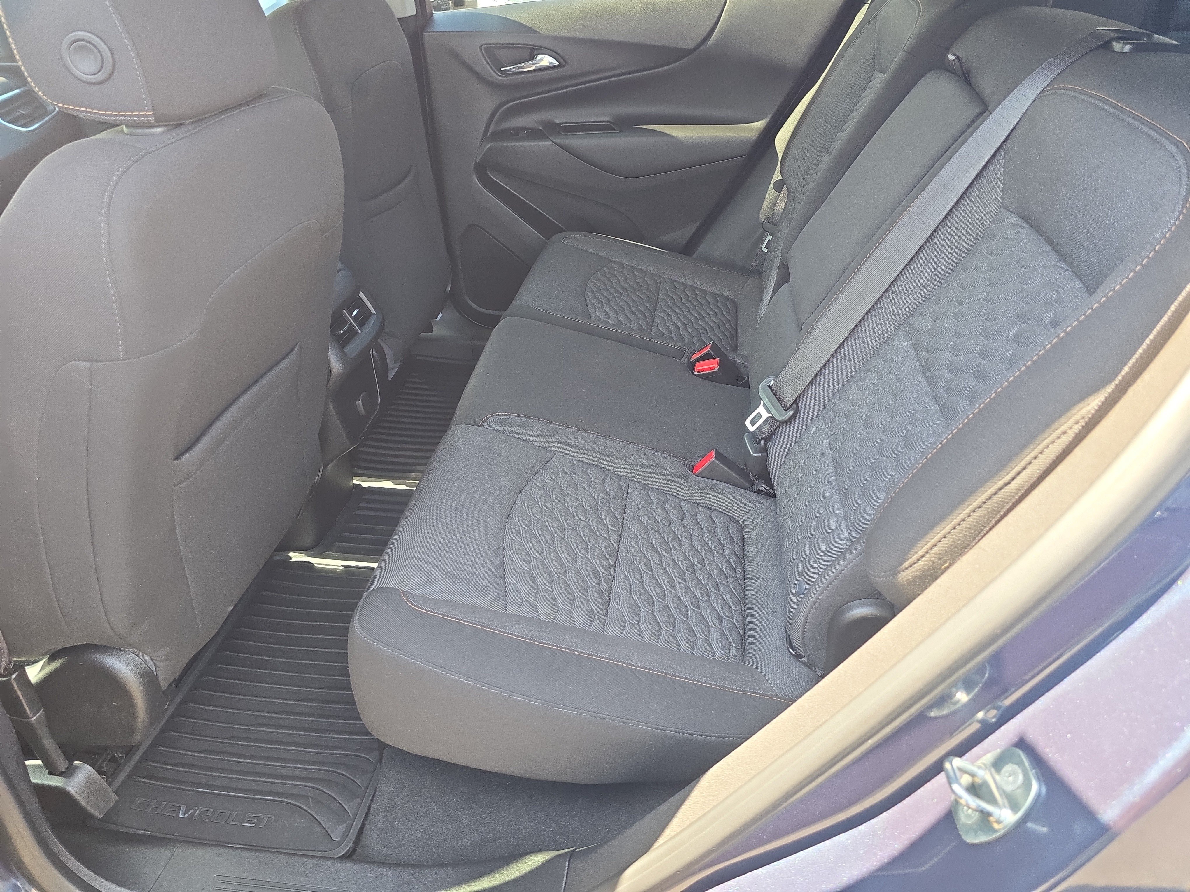 Used 2018 Chevrolet Equinox LT FWD image 16