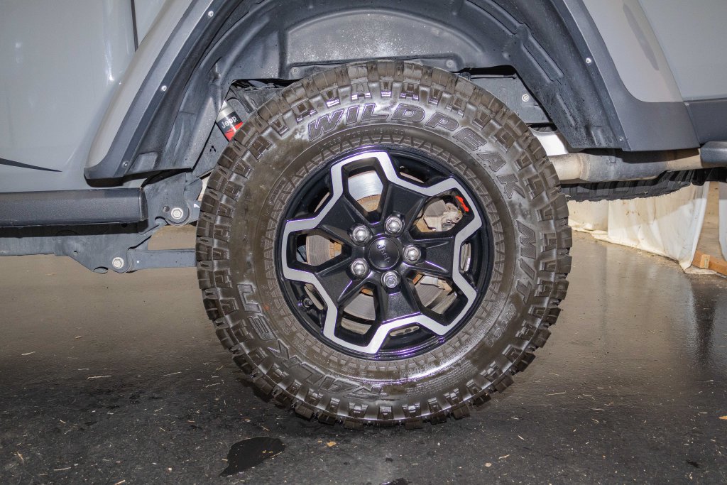 Used 2022 Jeep Gladiator Rubicon w/ LED Lighting Group AWD/4WD image 10