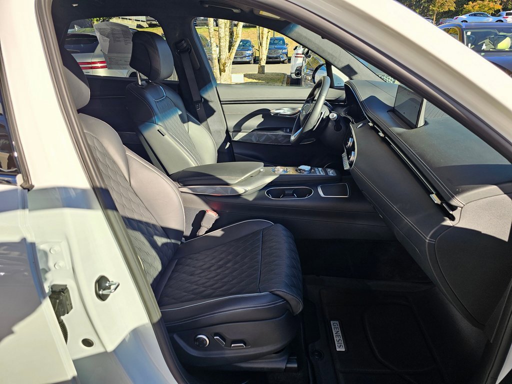 Certified 2025 Genesis GV70 3.5T Sport w/ Sport Advanced Package image 29