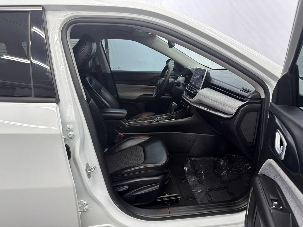 Used 2022 Jeep Compass Latitude FWD image 13