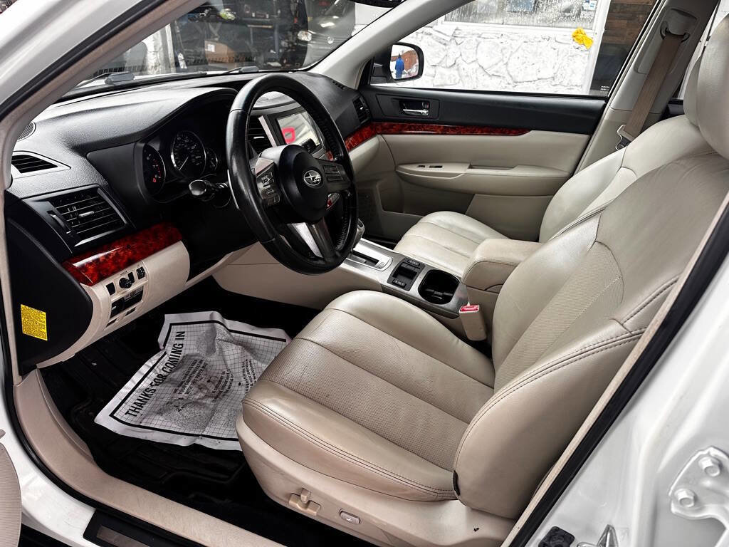 Used 2011 Subaru Outback 2.5i Limited w/ PWR Moonroof Pkg image 13