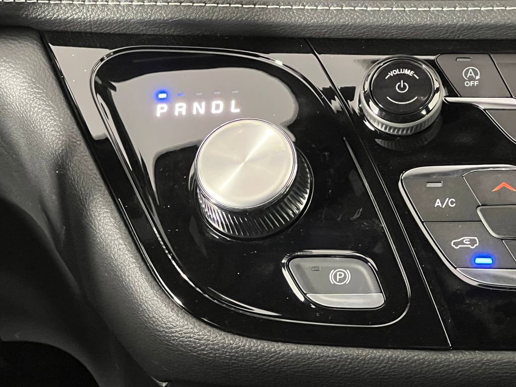 New 2026 Chrysler Pacifica Select image 13