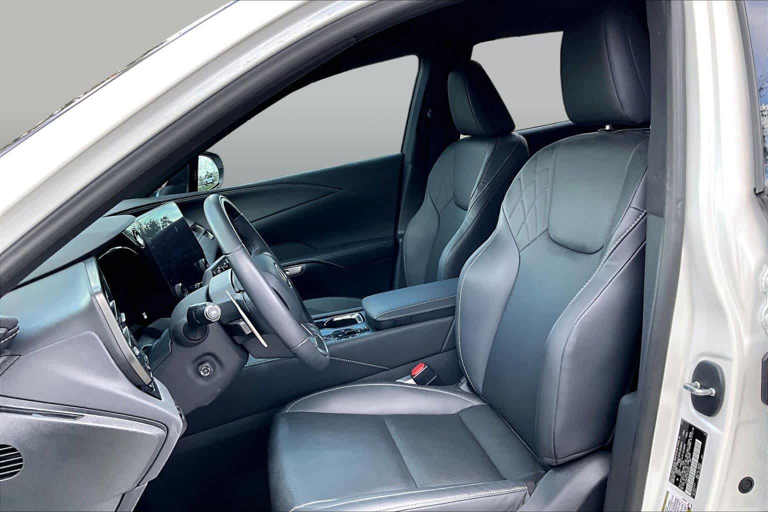 Used 2024 Lexus RX 350h w/ Accessory Package (Z1) AWD/4WD image 8