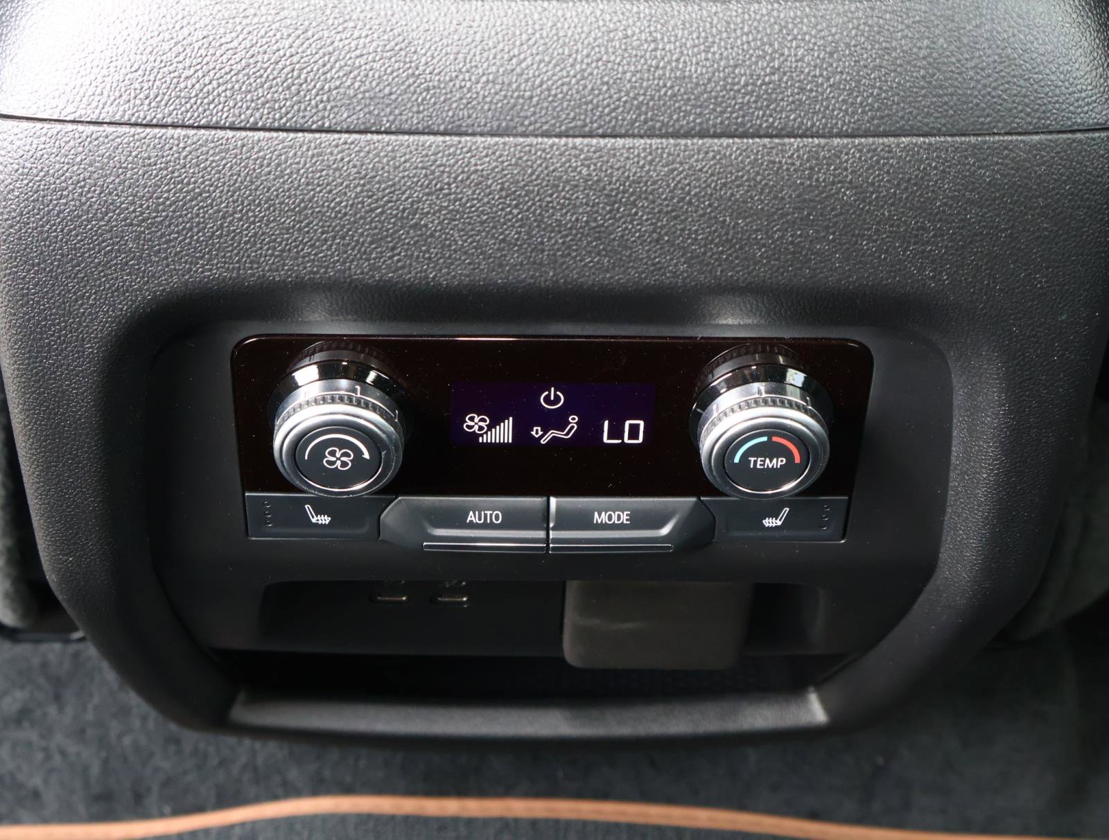 Used 2024 GMC Acadia AT4 w/ Luxury Package image 16