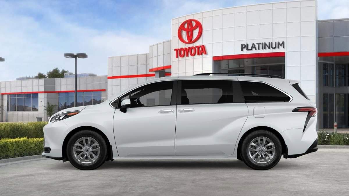 New 2026 Toyota Sienna XLE FWD image 4