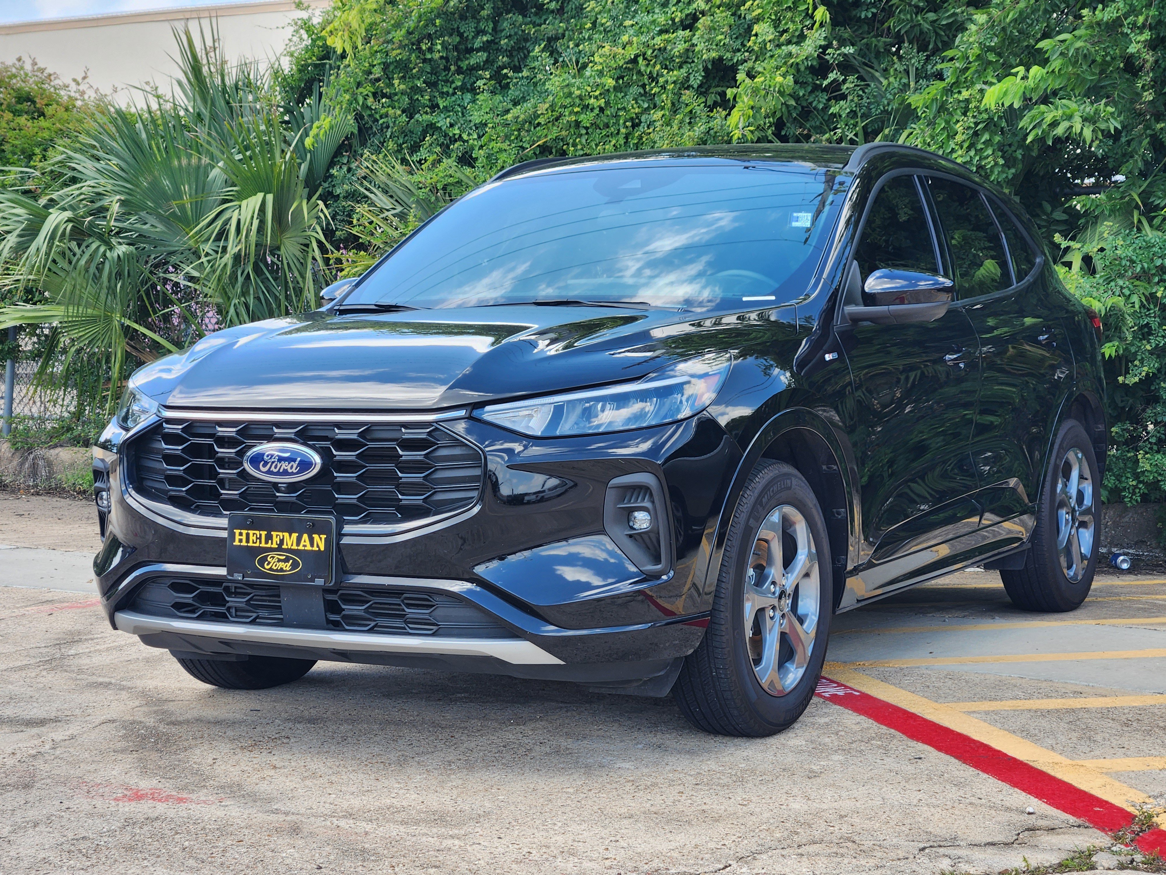 Used 2023 Ford Escape ST-Line Select w/ Tech Pack #2 AWD/4WD image 2