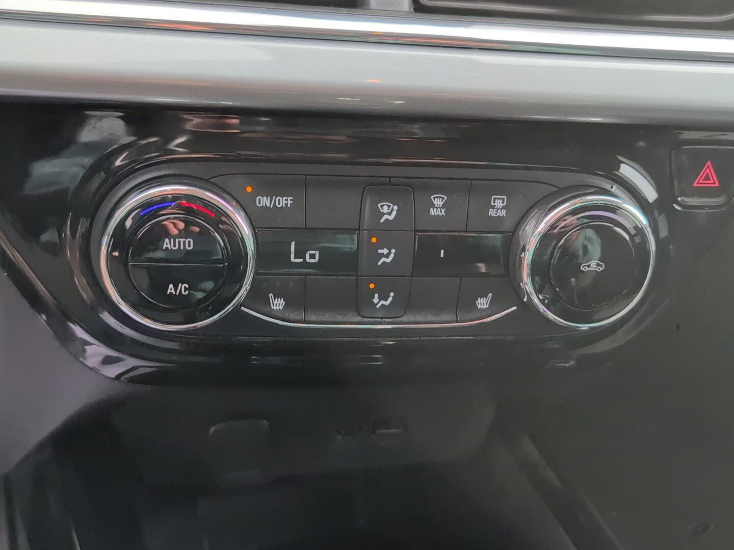 Used 2025 Chevrolet Trax LT w/ LT Convenience Package FWD image 26