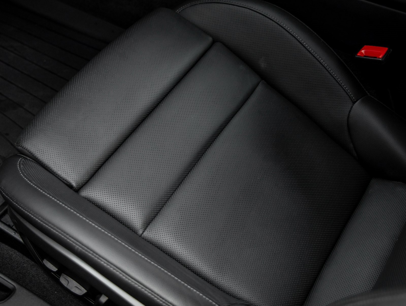 Certified 2024 Porsche 911 Carrera w/ Premium Package image 24