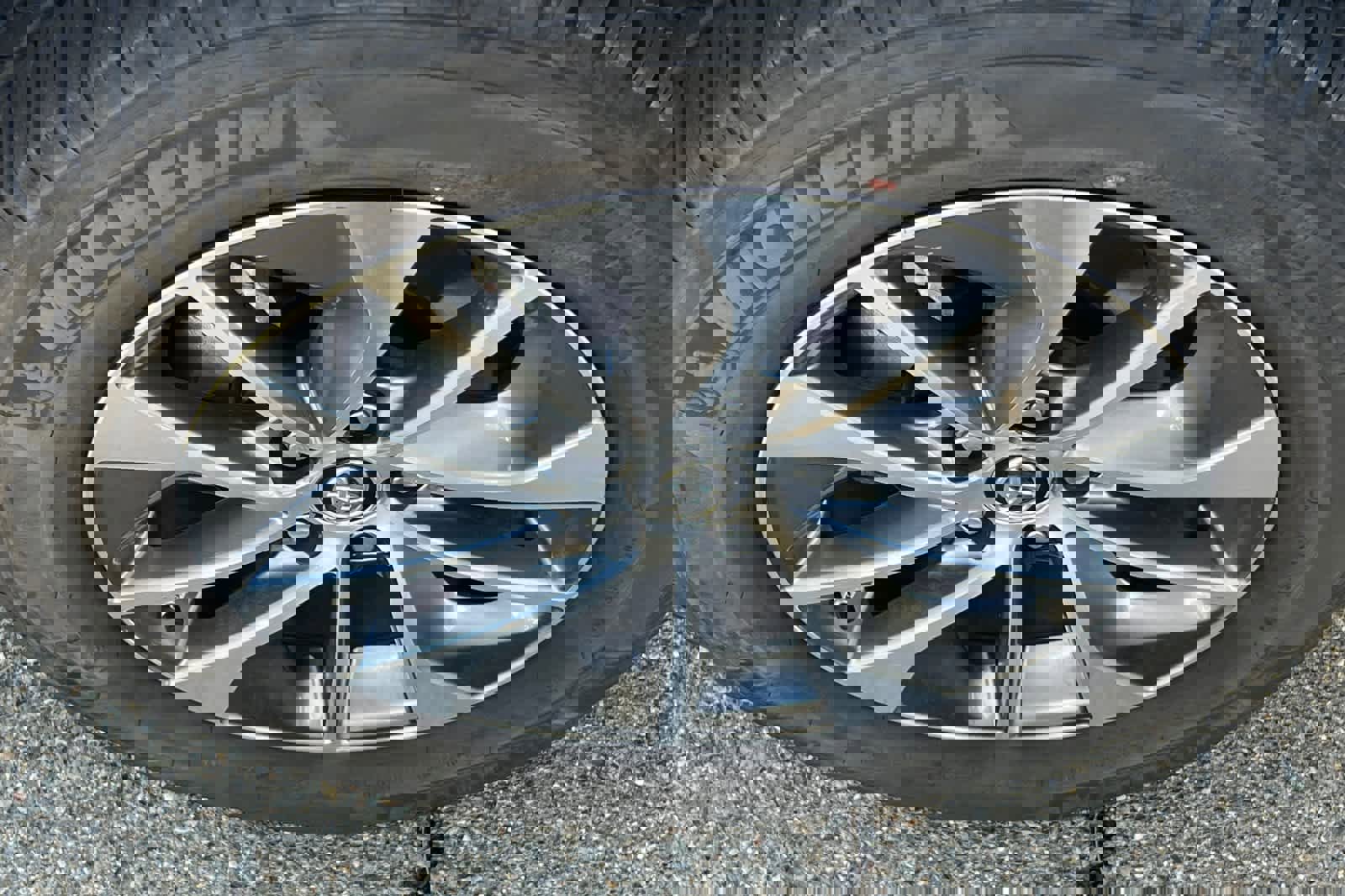 Used 2018 Toyota RAV4 XLE image 22