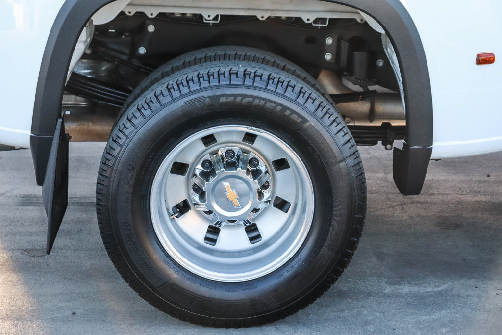 Used 2025 Chevrolet Silverado 3500 LT w/ Safety Package AWD/4WD image 12