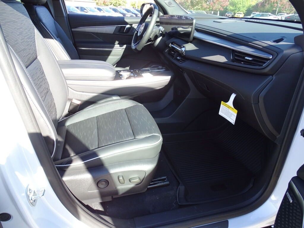 New 2025 Buick Enclave Sport Touring w/ Super Cruise Package image 9