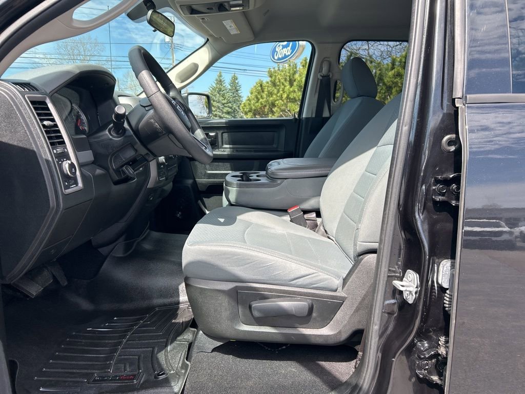 Used 2018 RAM 1500 Express AWD/4WD image 14